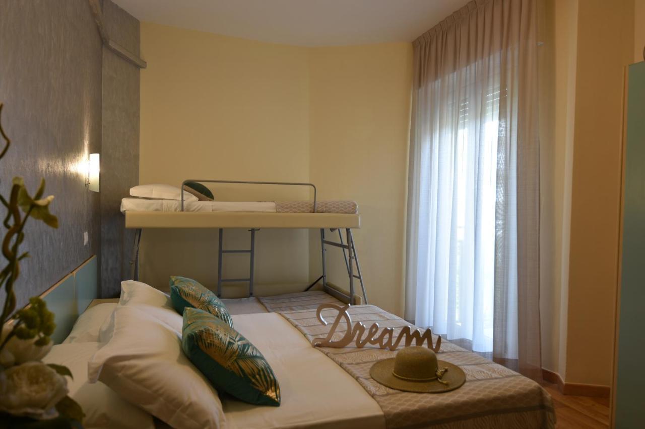 Hotel Jumbo Rimini Esterno foto
