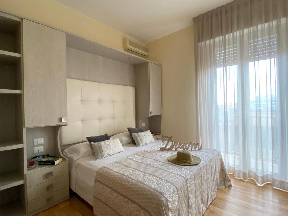 Hotel Jumbo Rimini Esterno foto