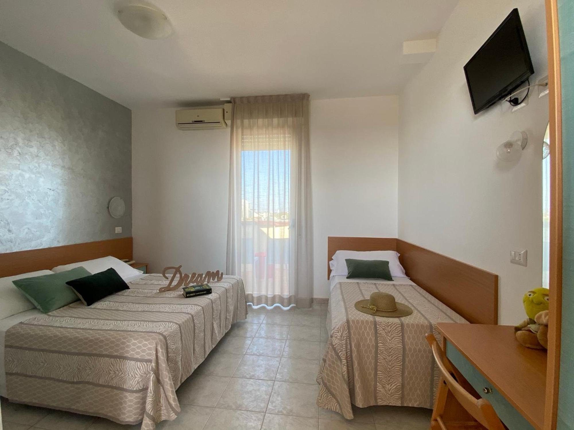 Hotel Jumbo Rimini Esterno foto