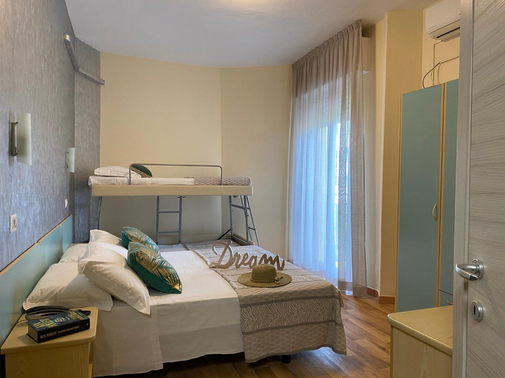 Hotel Jumbo Rimini Esterno foto