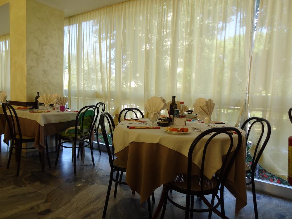 Hotel Jumbo Rimini Esterno foto