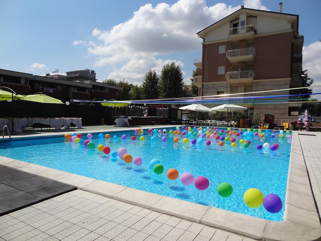 Hotel Jumbo Rimini Esterno foto