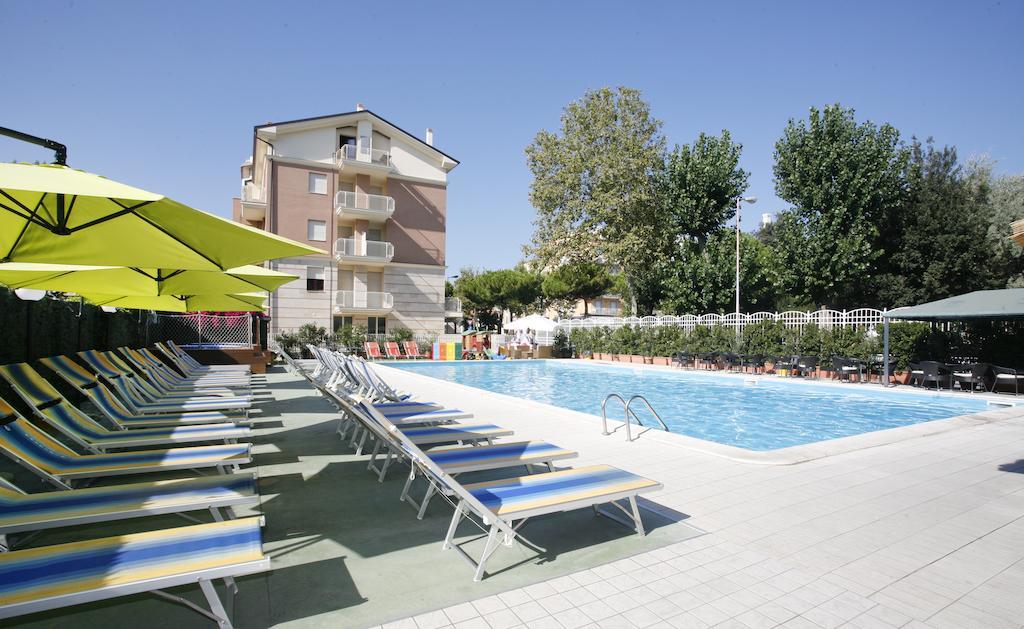 Hotel Jumbo Rimini Esterno foto
