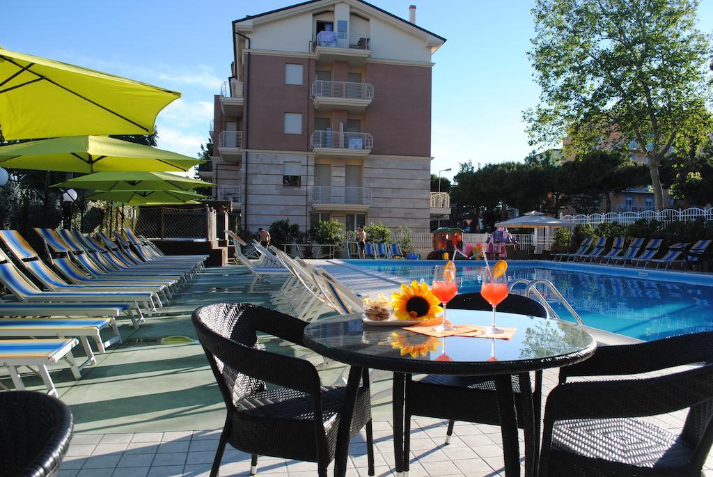 Hotel Jumbo Rimini Esterno foto
