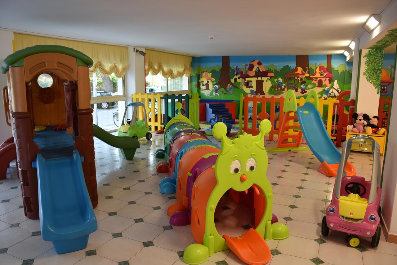 Hotel Jumbo Rimini Esterno foto
